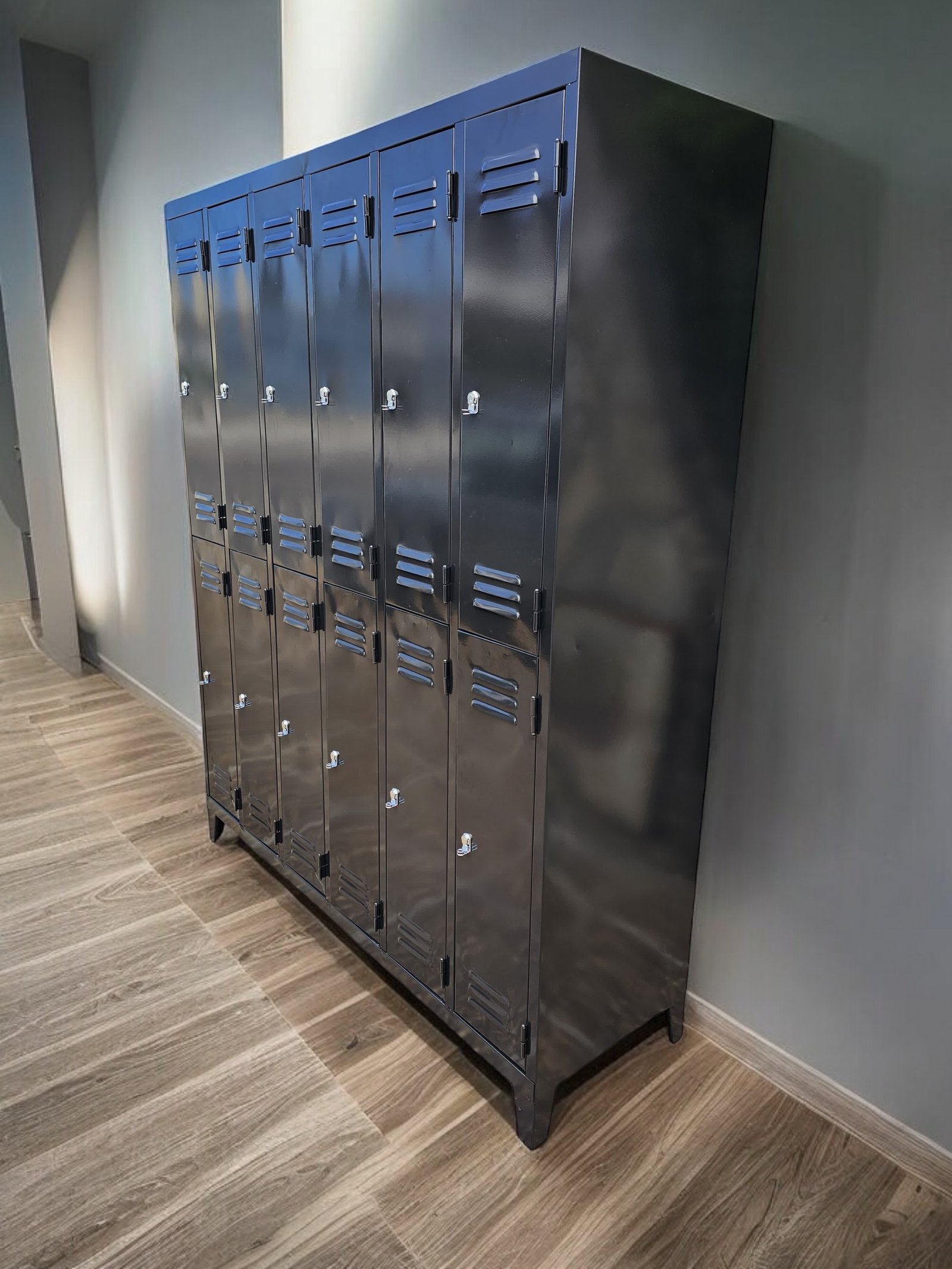 Guardarropas Metálico de Puertas Cortas Angostas