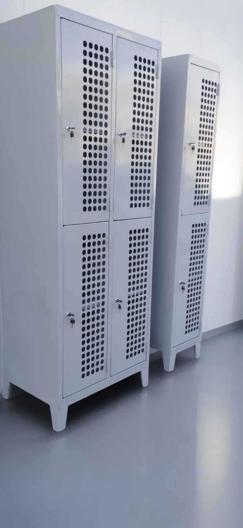 Guardarropas Metálicos de Puertas Cortas Anchas